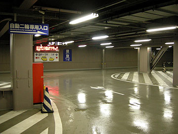 駐車場内