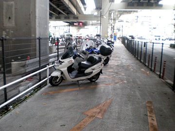 一ノ橋オートバイ専用駐車場・内部3